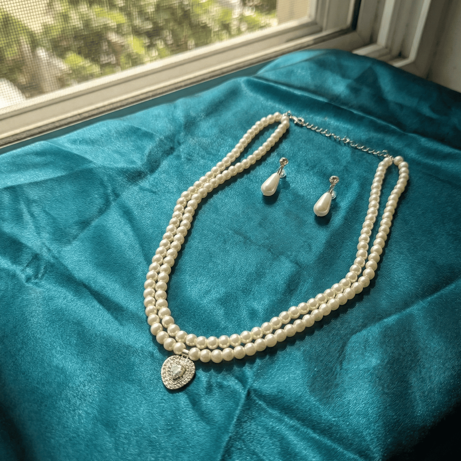 Eshanarya Hridaya Pearl Necklace Set for Women