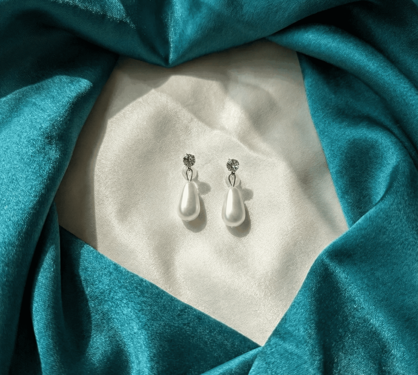 Eshanarya-Hridaya-Pearl-Necklace-Set-7.png