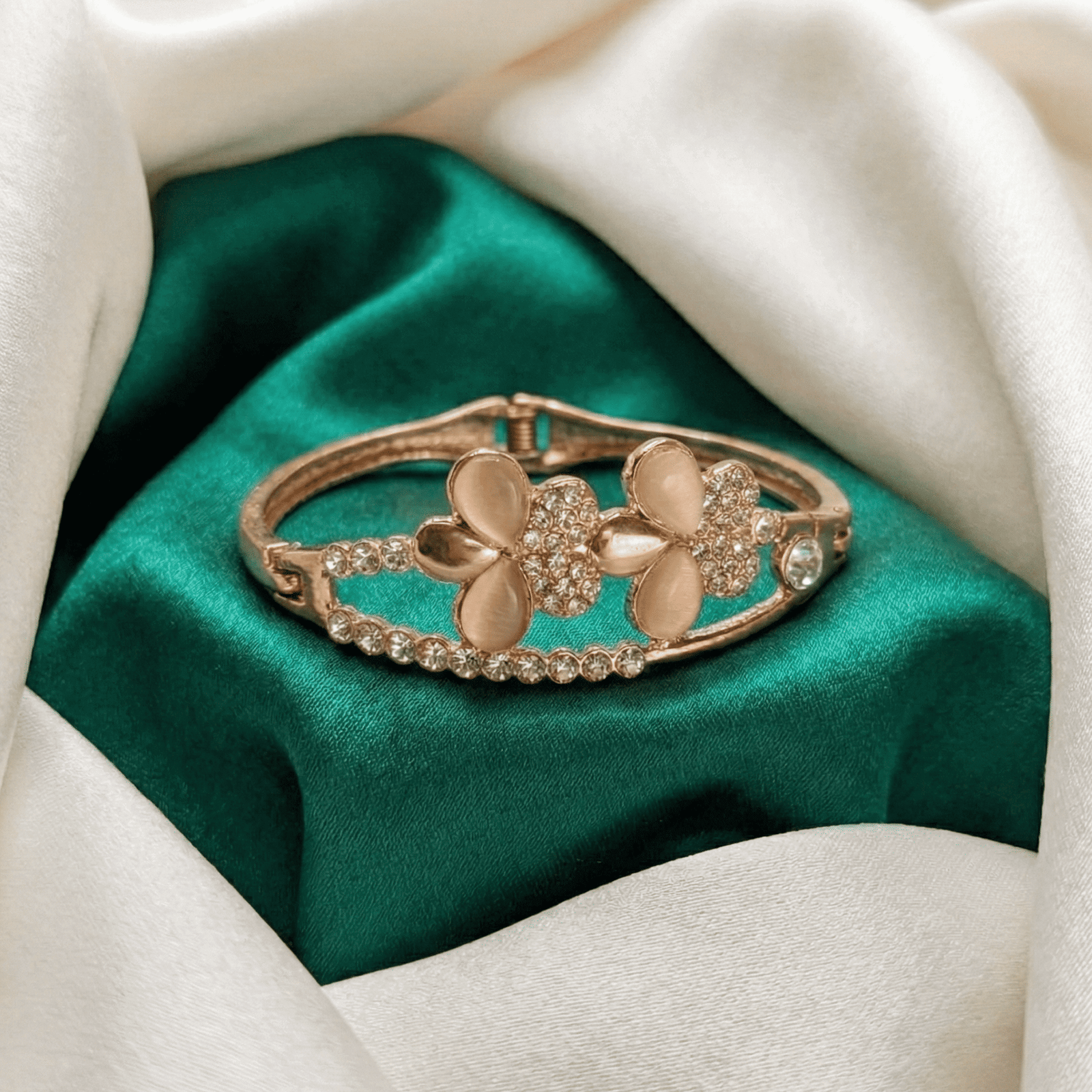 Floral imitation jewellery bracelet for women with crystal stone detailing