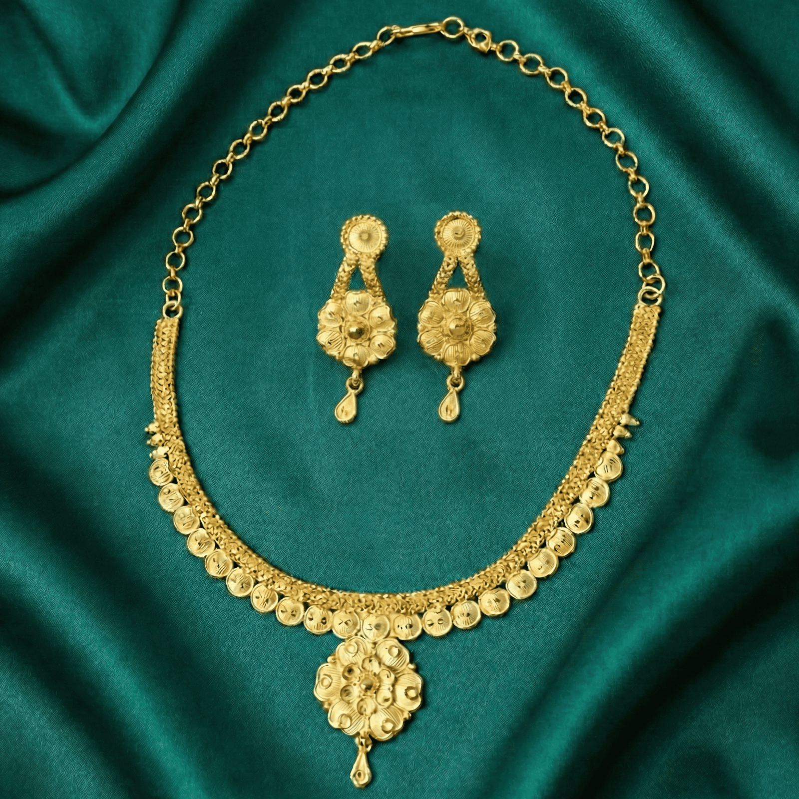 Eshanarya Swarna Pushpa One Gram Gold Necklace Set for Women