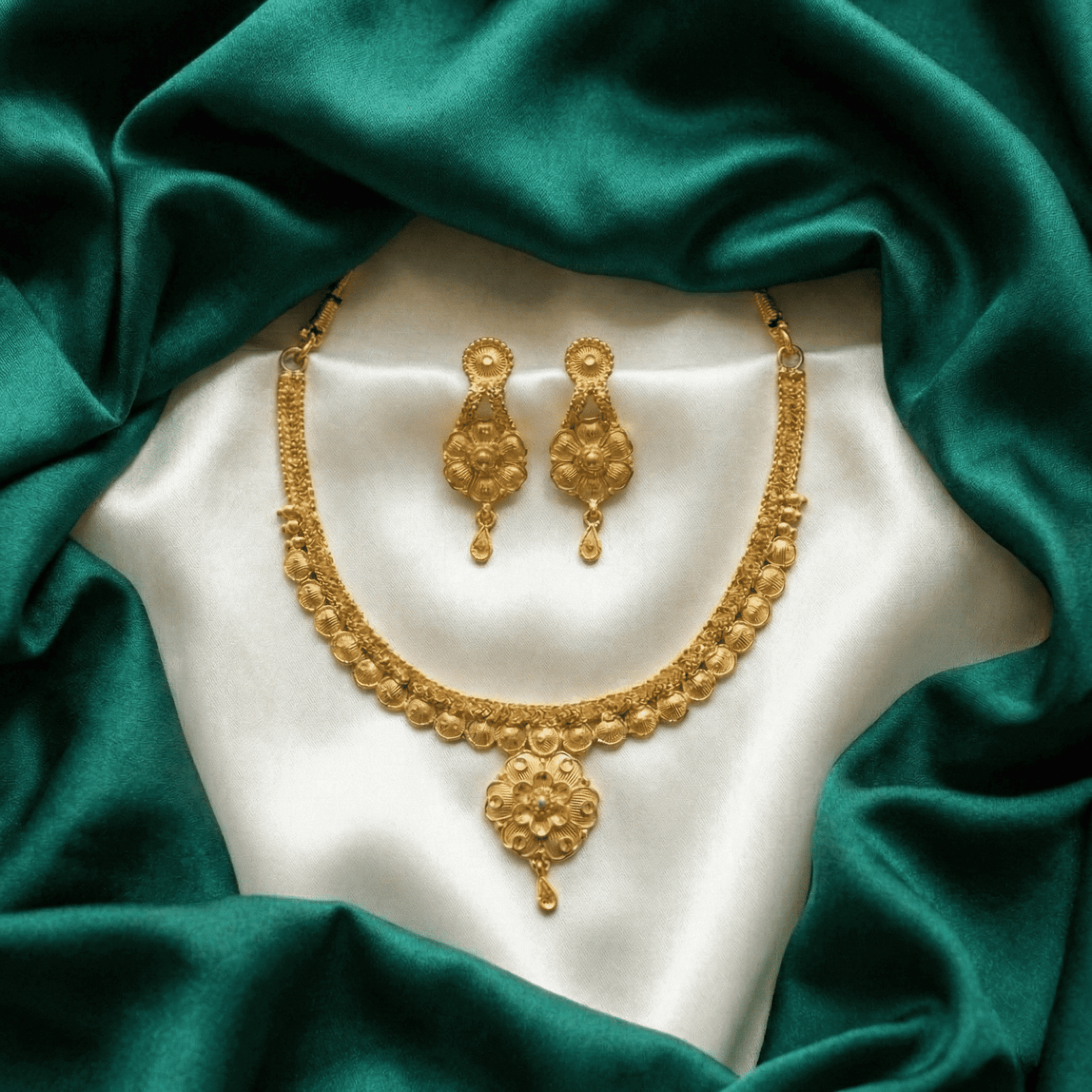 Eshanarya Swarna Pushpa One Gram Gold Necklace Set for Women