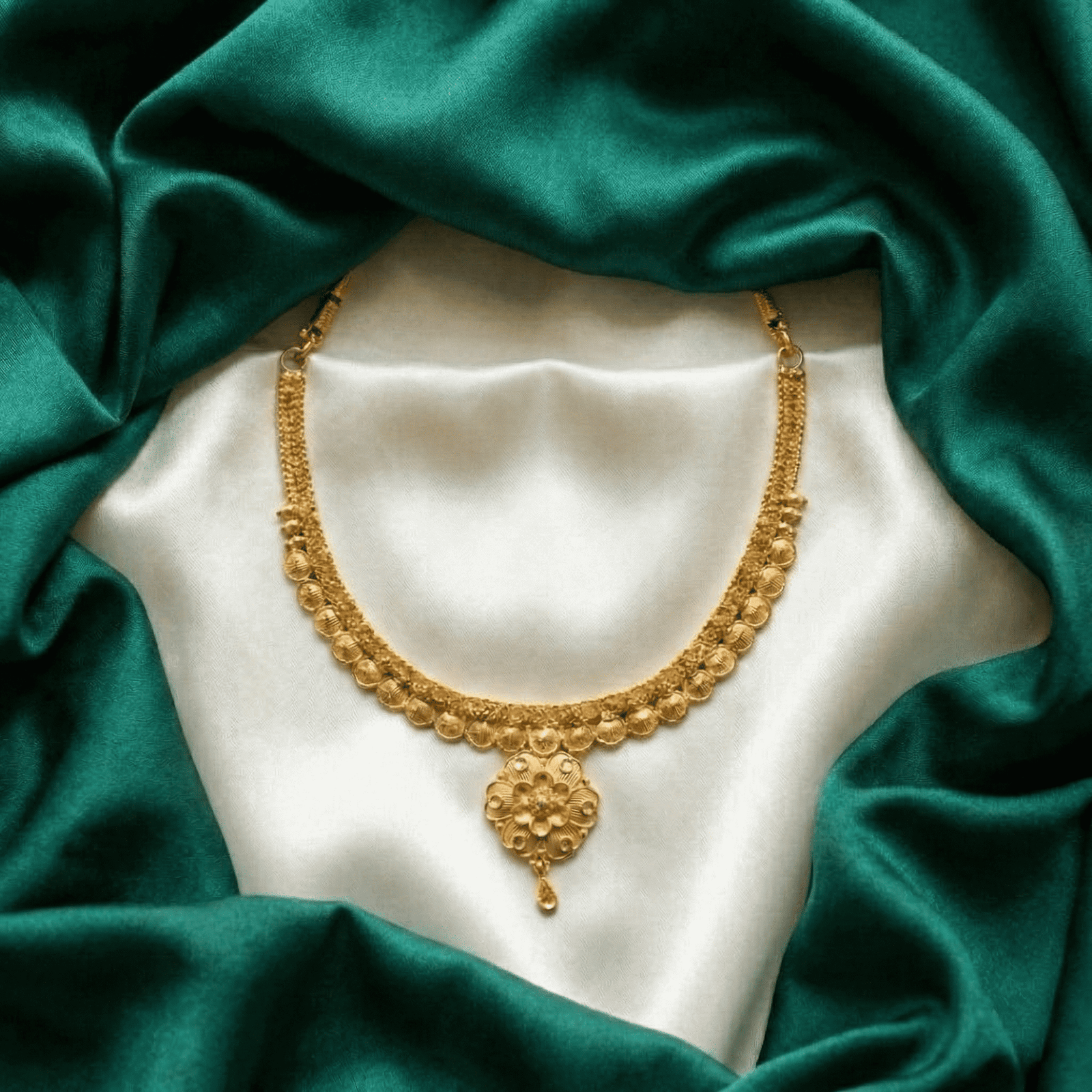 Eshanarya Swarna Pushpa One Gram Gold Necklace Set for Women