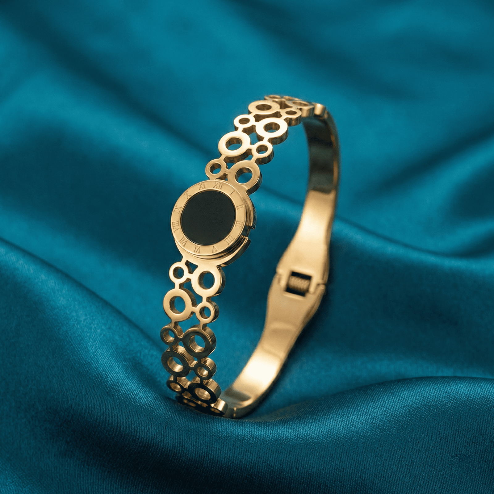 Modern western anti tarnish bracelet for women