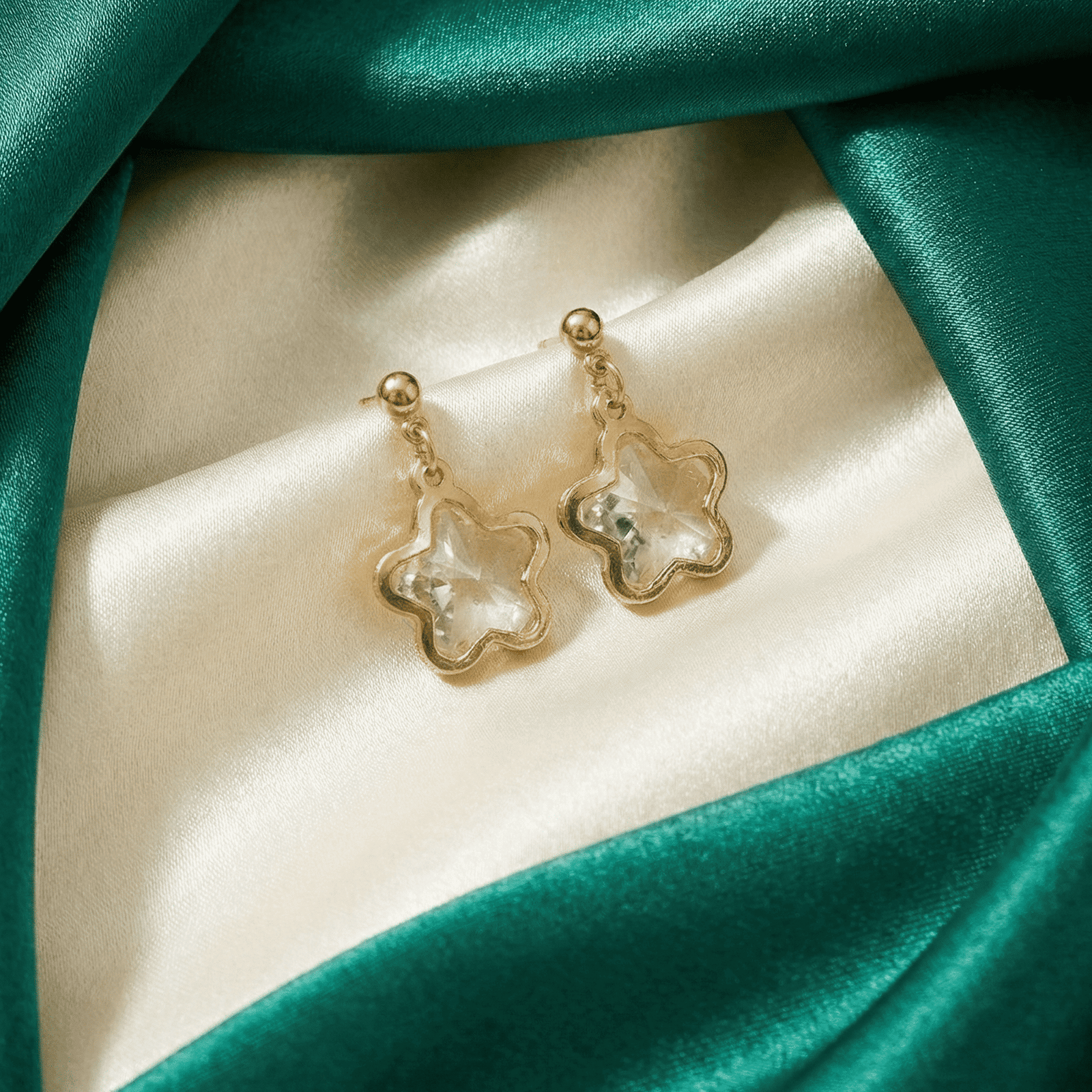 Fashion jewellery star crystal earrings in gold tone finish for women
